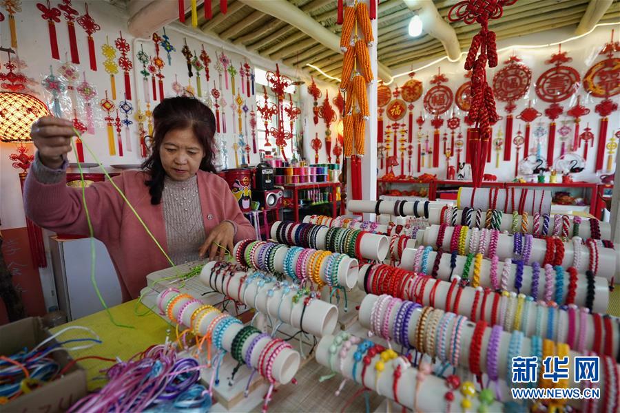 (全面建成小康社會(huì)“百城千縣萬(wàn)村調(diào)研行”·圖文互動(dòng))(3)北戴河村:藝術(shù)院落“點(diǎn)亮”鄉(xiāng)村致富路