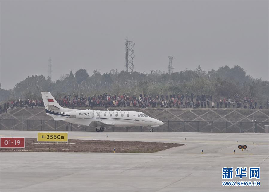 (經(jīng)濟(jì))(3)成都天府國(guó)際機(jī)場(chǎng)開(kāi)始校飛