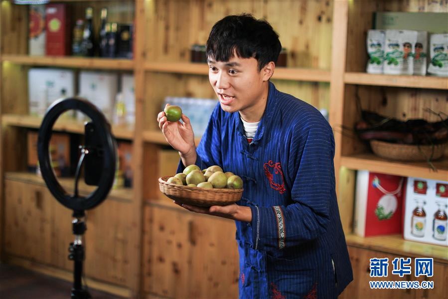 （在習(xí)近平新時(shí)代中國(guó)特色社會(huì)主義思想指引下——新時(shí)代新作為新篇章·習(xí)近平總書記關(guān)切事·圖文互動(dòng)）（5）精準(zhǔn)扶貧7年，十八洞村“長(zhǎng)”出10余種新職業(yè)