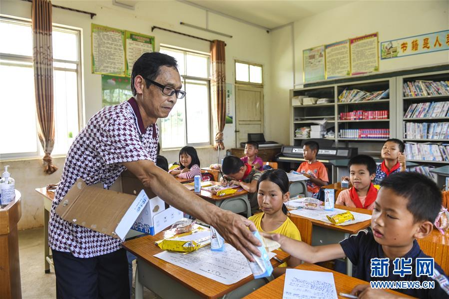 (新華全媒頭條·圖文互動)(12)歷史交匯點(diǎn)上的宏偉藍(lán)圖——《中共中央關(guān)于制定國民經(jīng)濟(jì)和社會發(fā)展第十四個五年規(guī)劃和二〇三五年遠(yuǎn)景目標(biāo)的建議》誕生記