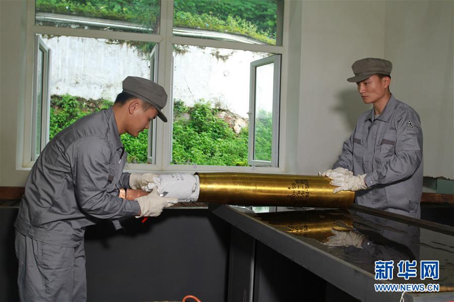 (在習(xí)近平強(qiáng)軍思想指引下·我們在戰(zhàn)位報(bào)告·圖文互動(dòng))(2)牢記統(tǒng)帥囑托 做刀尖上的舞者——記聯(lián)勤保障部隊(duì)某報(bào)廢武器彈藥銷毀站參謀長陳雪禮