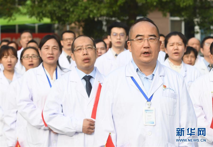 （抗疫先進事跡·圖文互動）（2）張定宇：疫情“暴風(fēng)眼”里，“漸凍”之軀與時間賽跑