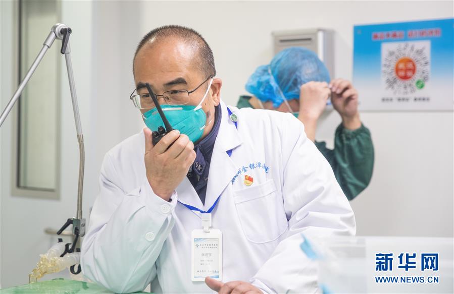 （抗疫先進事跡·圖文互動）（5）張定宇：疫情“暴風(fēng)眼”里，“漸凍”之軀與時間賽跑