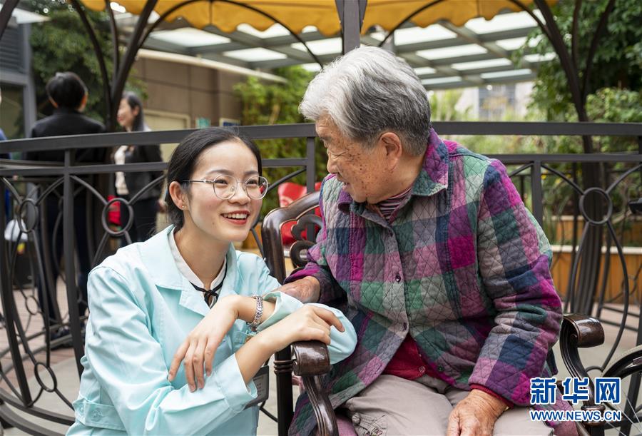 (新華全媒頭條·五中全會精神在基層·圖文互動)(3)奮發(fā)新青年 逐夢新征程——各地青年學(xué)習貫徹落實五中全會精神觀察