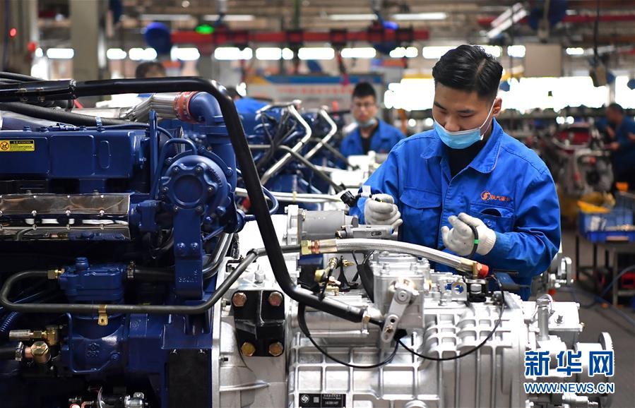 (新華全媒頭條·五中全會精神在基層·圖文互動)(5)奮發(fā)新青年 逐夢新征程——各地青年學(xué)習貫徹落實五中全會精神觀察