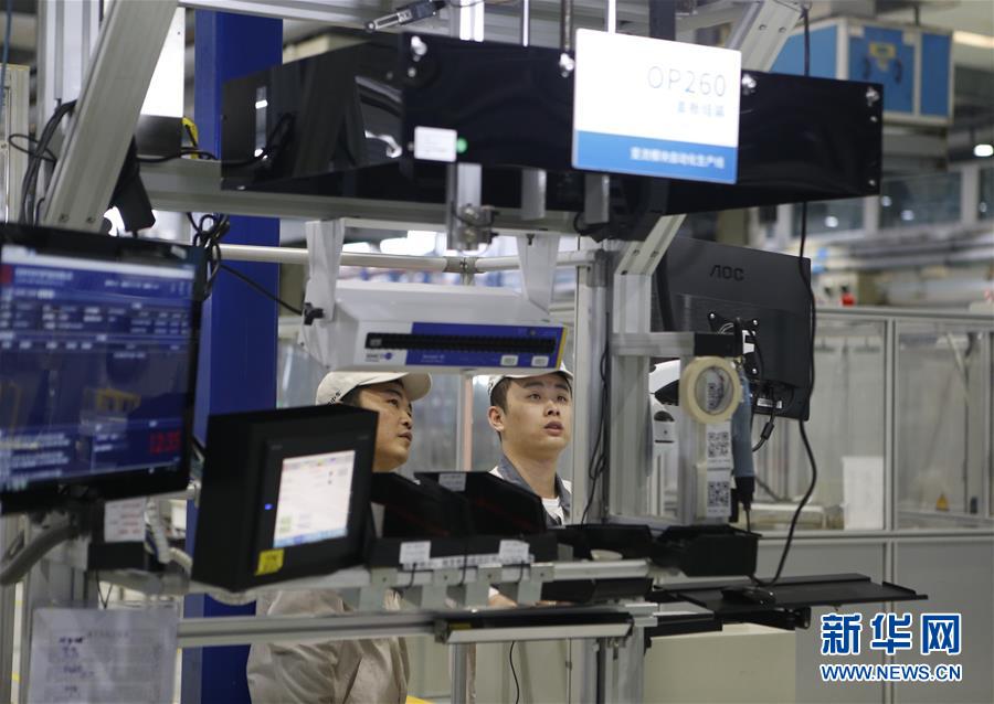 (新華全媒頭條·五中全會精神在基層·圖文互動)(6)奮發(fā)新青年 逐夢新征程——各地青年學(xué)習貫徹落實五中全會精神觀察