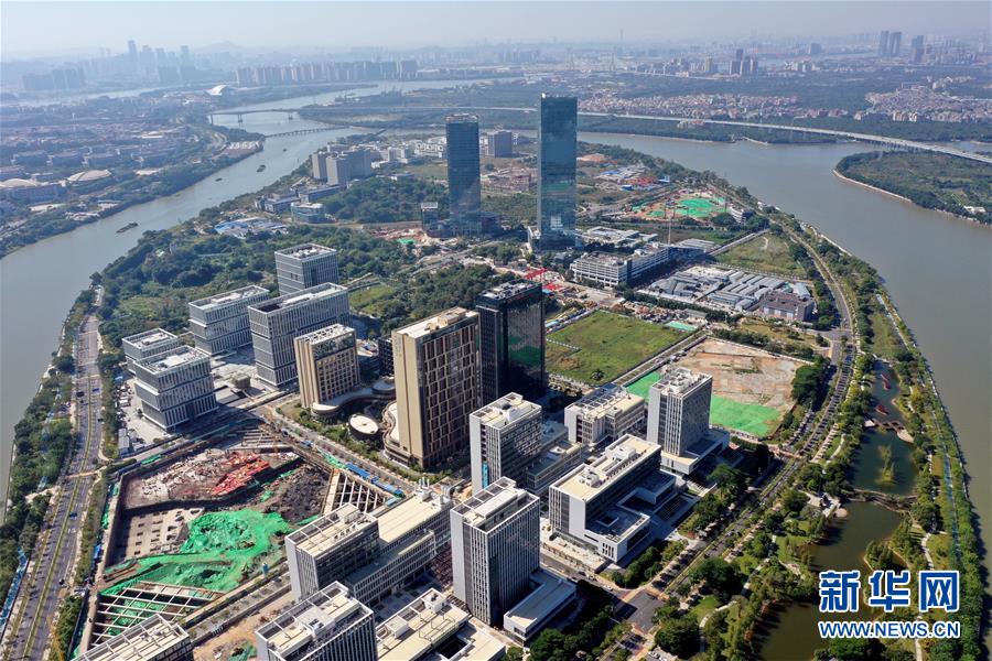 (新華全媒頭條·五中全會精神在基層·圖文互動)(7)奮發(fā)新青年 逐夢新征程——各地青年學(xué)習貫徹落實五中全會精神觀察