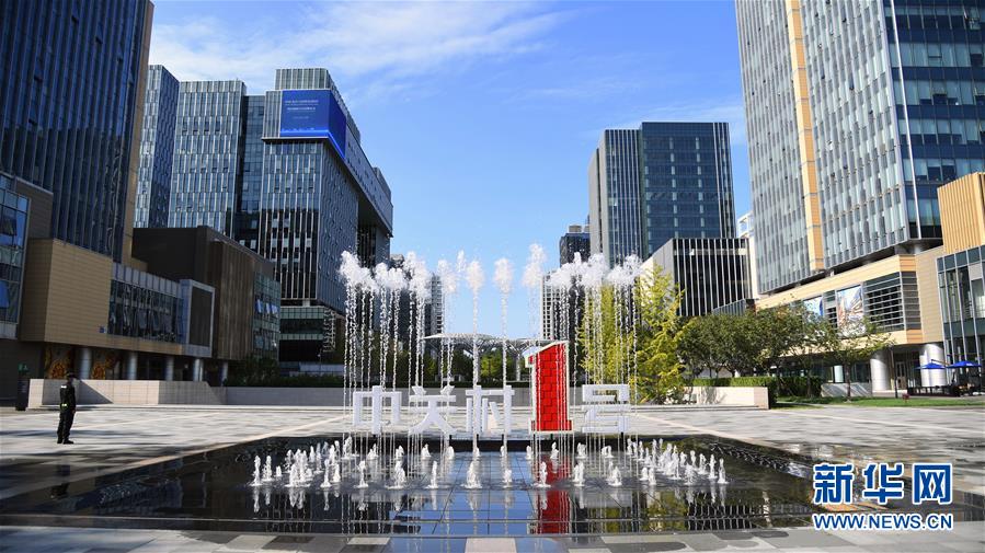 (新華全媒頭條·五中全會精神在基層·圖文互動)(13)奮發(fā)新青年 逐夢新征程——各地青年學(xué)習貫徹落實五中全會精神觀察