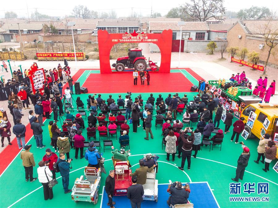 （五中全會精神在基層·圖文互動）（1）天津、福建、廣東、云南等地創(chuàng)新形式讓黨的十九屆五中全會精神“飛入尋常百姓家”