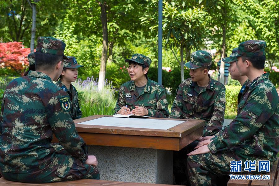 (代表委員履職·圖文互動)全國政協(xié)委員王雪梅:讓更多年輕人了解部隊 熱愛軍旅文化