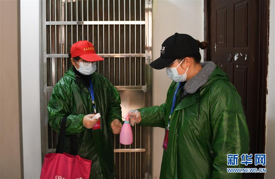 (新華全媒頭條·迎接兩會(huì)特別報(bào)道·圖文互動(dòng))(10)不同尋常的兩會(huì) 萬(wàn)眾一心的力量——寫(xiě)在2020年全國(guó)兩會(huì)召開(kāi)之際