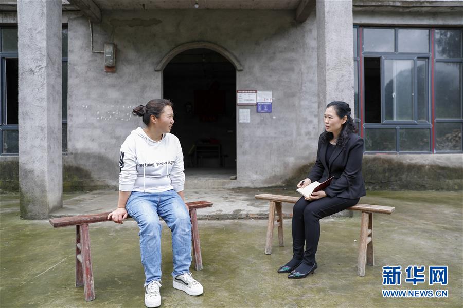 （兩會(huì)人物·圖文互動(dòng)）（4）帶娃、賺錢兩不誤——一位農(nóng)民工代表眼中的脫貧新工作