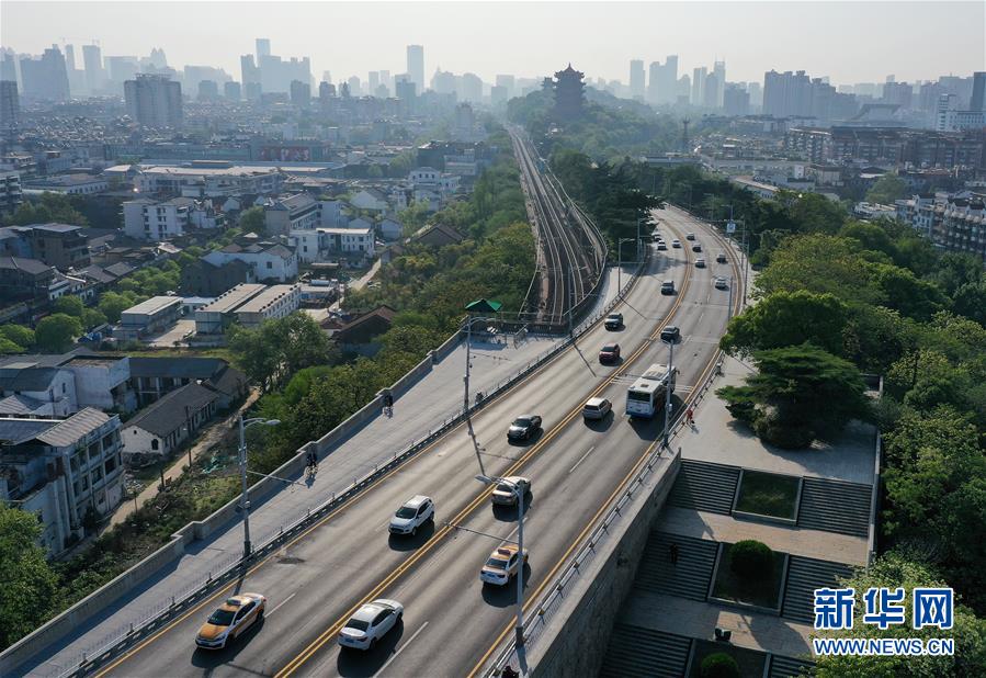 （新華全媒頭條·圖文互動(dòng)）（13）從人民中汲取磅礴力量——習(xí)近平總書(shū)記同出席2020年全國(guó)兩會(huì)人大代表、政協(xié)委員共商國(guó)是紀(jì)實(shí)