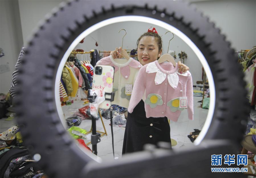 (新華全媒頭條·兩會(huì)精神看落實(shí)·圖文互動(dòng))(4)培育新機(jī) 開辟新局——落實(shí)全國兩會(huì)精神激發(fā)經(jīng)濟(jì)發(fā)展新動(dòng)能述評(píng)