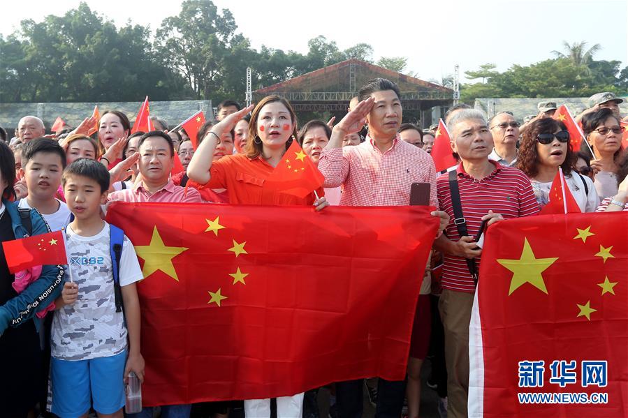 （圖文互動(dòng)）（1）“我和我的祖國(guó)，一刻也不能分割”——解放軍駐香港部隊(duì)與市民共同慶祝國(guó)慶70周年見(jiàn)聞