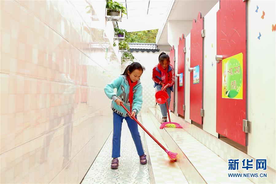 （新華全媒頭條·圖文互動(dòng)）（7）上下同心再出發(fā)——習(xí)近平總書記同出席2019年全國兩會(huì)人大代表、政協(xié)委員共商國是紀(jì)實(shí)