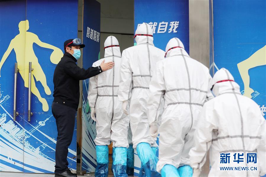 （習(xí)近平致敬的戰(zhàn)“疫”英雄·公安干警篇·圖文互動）（2）他們，抗疫一線鑄警魂