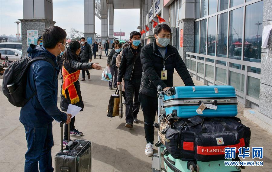 (在習(xí)近平新時(shí)代中國特色社會主義思想指引下——新時(shí)代新作為新篇章·習(xí)近平總書記關(guān)切事·圖文互動)(3)讓貧困勞動力端穩(wěn)就業(yè)的“飯碗”——各地就業(yè)扶貧不松勁鞏固脫貧成果