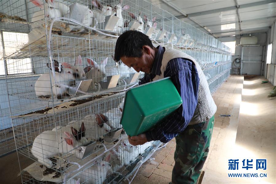 (在習(xí)近平新時(shí)代中國特色社會主義思想指引下——新時(shí)代新作為新篇章·習(xí)近平總書記關(guān)切事·圖文互動)(1)啃下最后的硬骨頭——脫貧攻堅(jiān)掛牌督戰(zhàn)進(jìn)行時(shí)