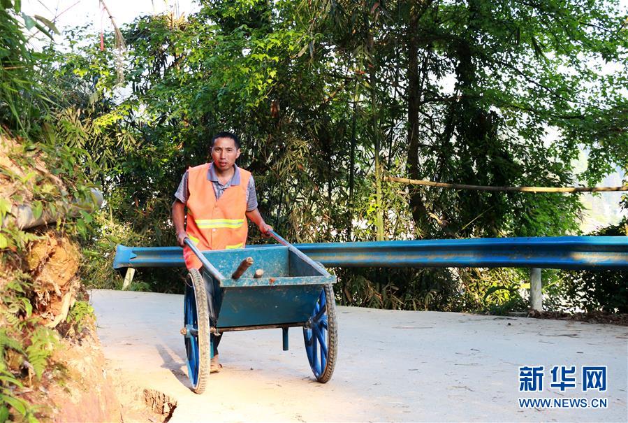 (在習(xí)近平新時(shí)代中國特色社會主義思想指引下——新時(shí)代新作為新篇章·習(xí)近平總書記關(guān)切事·圖文互動)(10)啃下最后的硬骨頭——脫貧攻堅(jiān)掛牌督戰(zhàn)進(jìn)行時(shí)