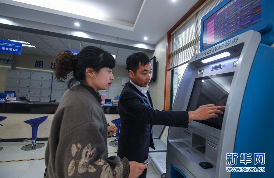 (新華全媒頭條·總書記推動的改革身邊事·行政體制改革篇·圖文互動)(8)特寫:追問“一件事”