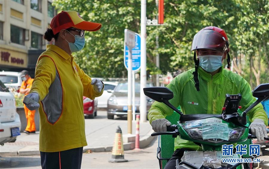 （總書記推動的改革身邊事·文化改革篇）（4）特寫：“生活便利了，環(huán)境變美了，人也舒心了” ——感受基層文明實踐站里的惠民服務