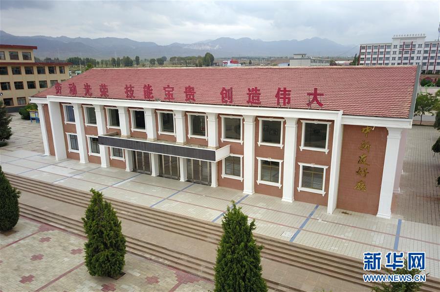 (習(xí)近平的小康故事·新華視界·圖文互動)(4)“讓每個(gè)人都有人生出彩的機(jī)會”——習(xí)近平和人民教育的故事