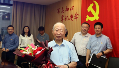 新黨員陳振新：“雖已耄耋，紅心向黨！”