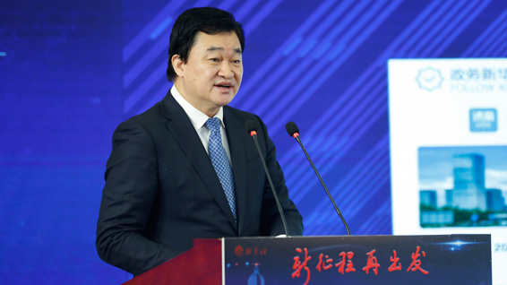 新華網(wǎng)股份有限公司董事長、總裁田舒斌做推介展示