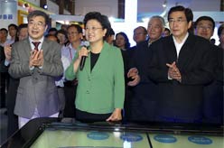 劉延?xùn)|、郭金龍參加2016年全國科技活動周活動