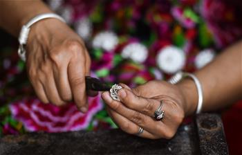 大山里的女銀匠