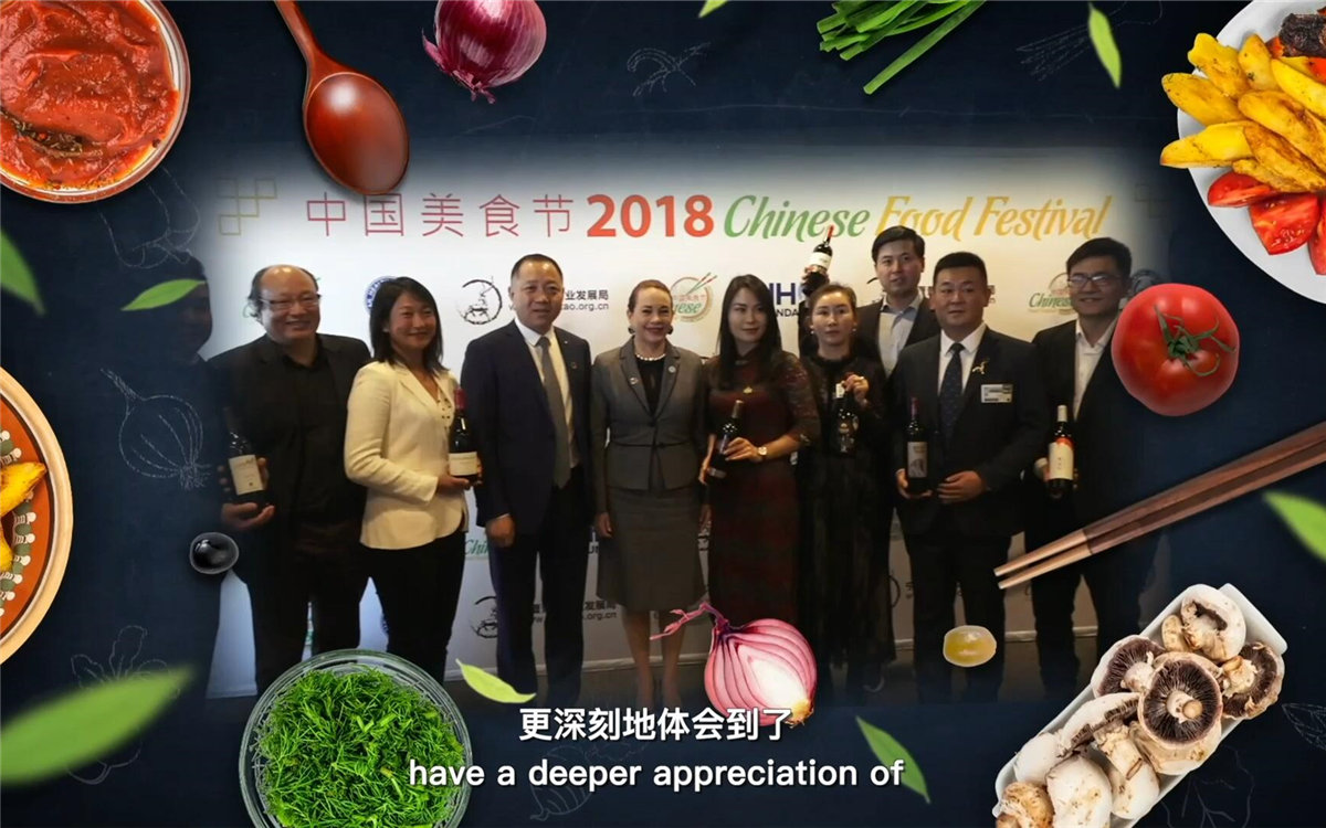 世界各國友人在品嘗美食的同時(shí)，還體會(huì)到了中國文化的博大精深