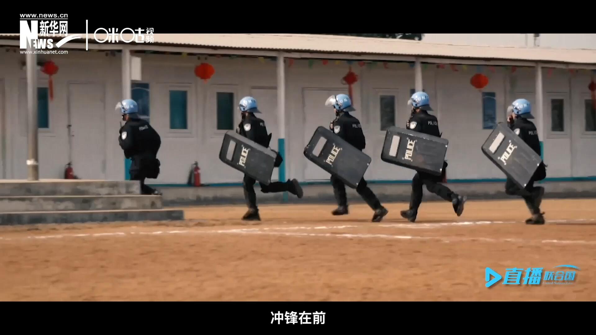 有這樣一支隊(duì)伍，他們不畏艱險(xiǎn)，沖鋒在前，頭戴藍(lán)盔，為和平而戰(zhàn)，他們的名字叫做聯(lián)合國(guó)維和部隊(duì)。