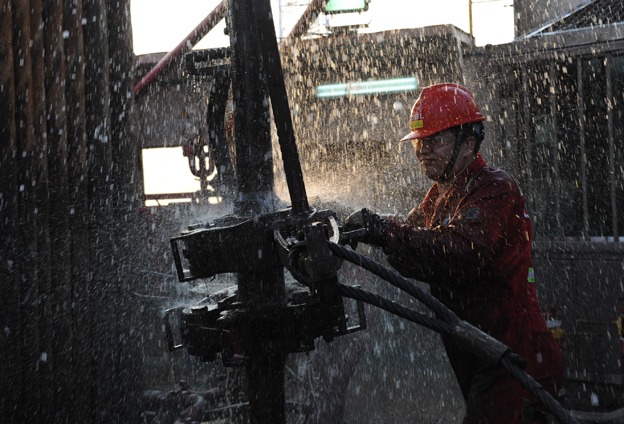 海上作業(yè)更多時(shí)刻是艱苦和孤獨(dú)。