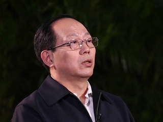 如何發(fā)展壯大體育產(chǎn)業(yè)？