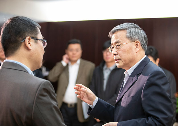 讓銀行業(yè)金融機構(gòu)愿意做、能夠做、也會做民營企業(yè)業(yè)務(wù)