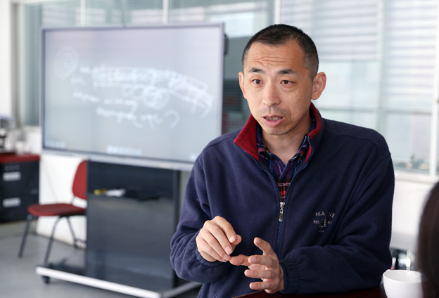 在黑洞的最中心，是平行宇宙的另外一個入口