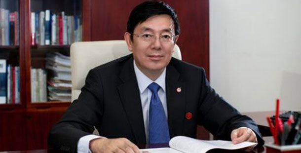 中航飛機(jī)董事長(zhǎng)、分黨組書(shū)記方玉峰——中航飛機(jī)要想同國(guó)際航空產(chǎn)業(yè)強(qiáng)者過(guò)招，必須與市場(chǎng)全面接軌，逐步褪去傳統(tǒng)國(guó)有企業(yè)的“光環(huán)”。這就要求我們?nèi)ν七M(jìn)企業(yè)改革，利用上市平臺(tái)，建立先進(jìn)的法人治理結(jié)構(gòu)，建立高效的、敏捷反應(yīng)的價(jià)值創(chuàng)造主體。