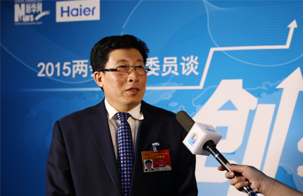 “面對這種新型的、農(nóng)業(yè)轉(zhuǎn)型的項目，政府各級部門也都在研究怎么落實，還有很多細(xì)節(jié)上的問題。”