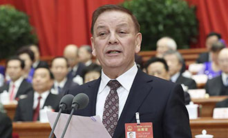 艾力更·依明巴海主持會議