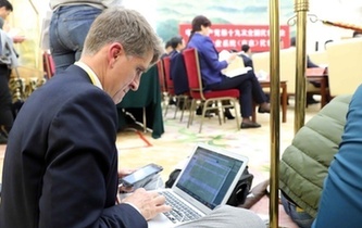 在你看不見的角落，中外記者這樣工作