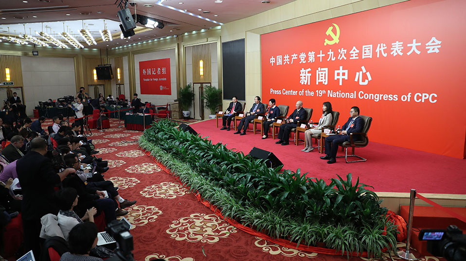 集體采訪現(xiàn)場