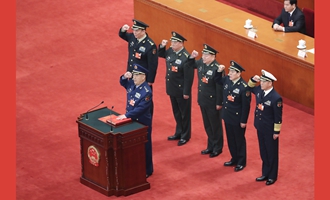 中央軍委副主席、委員進行憲法宣誓