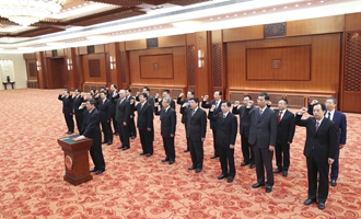 部長、委員會(huì)主任、央行行長、審計(jì)長進(jìn)行憲法宣誓