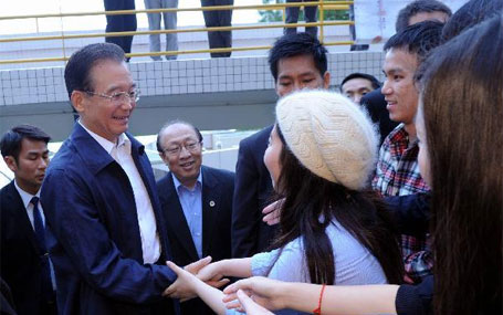 溫家寶視察澳門(mén)大學(xué)