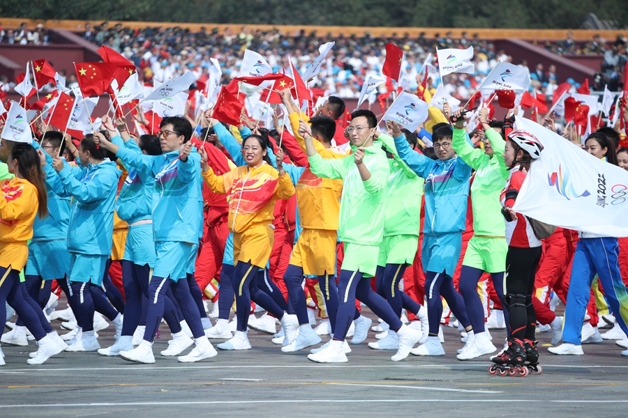 群眾大游行，歡樂的海洋！