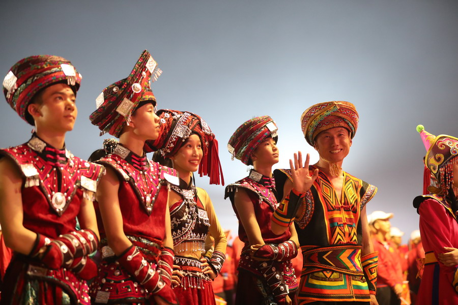 好兒好女好家園，齊心奔小康，共圓中國夢