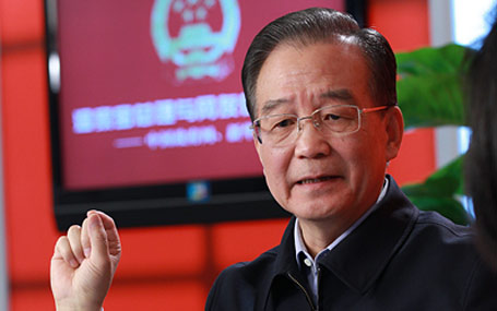 溫家寶總理接受中國政府網(wǎng)、新華網(wǎng)聯(lián)合專訪并與網(wǎng)友在線交流