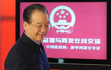 溫家寶總理進入中國政府網(wǎng)、新華網(wǎng)訪談室