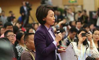 中央電視臺(tái)、中國國際電視臺(tái)記者提問